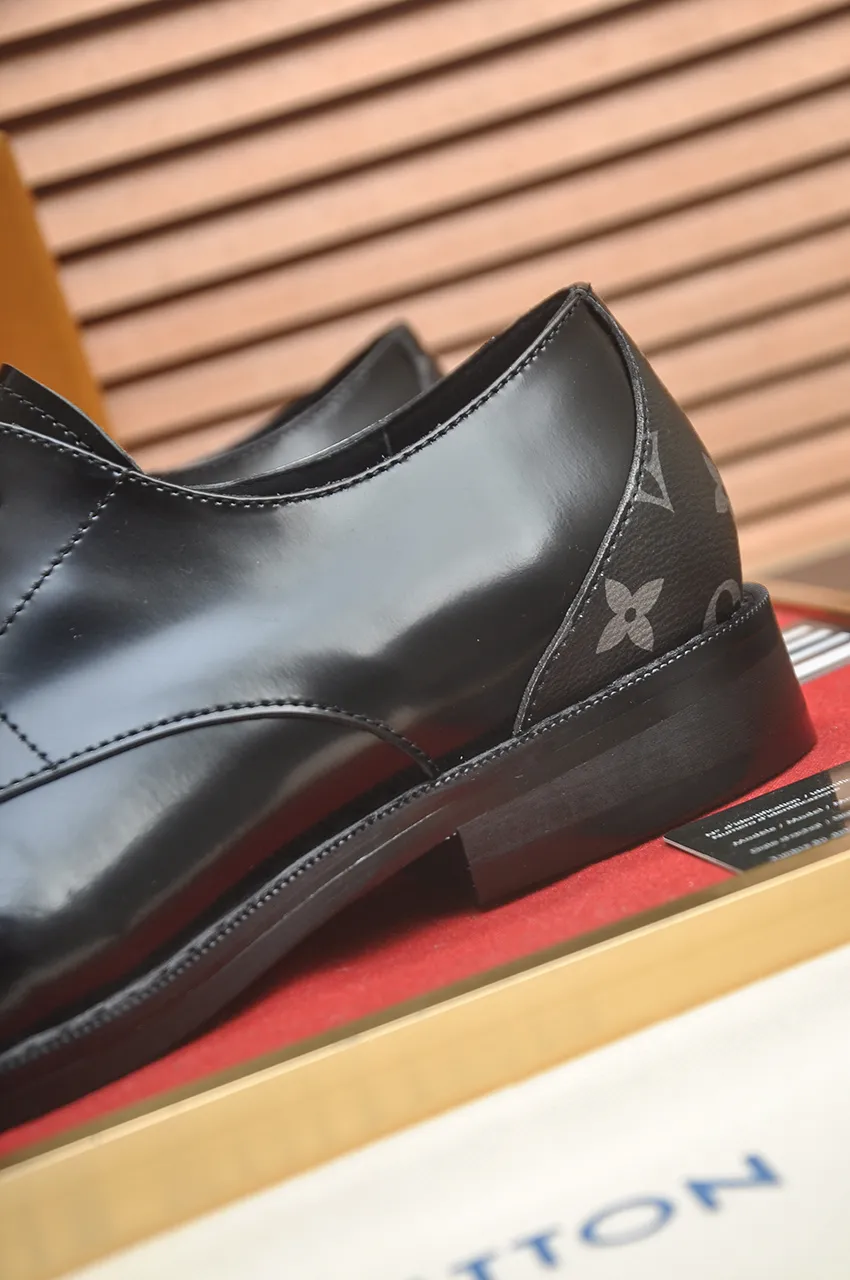 Men's men's shoes 💰500💶 [LV] (original single cowhide lining) 🍀LV's latest genuine leather business suit shoes are launched simultaneously on the official website. The first-layer cowhide imported from Italy is made of heavy gold, 💥official website 1:1 rubber outsole. Versatile to wear, high-end without losing class, and the color combination is extraordinary. This four-season style is alluring when worn on your feet, showing off your big-name flair. Standard code 38-45 (45 customized)
